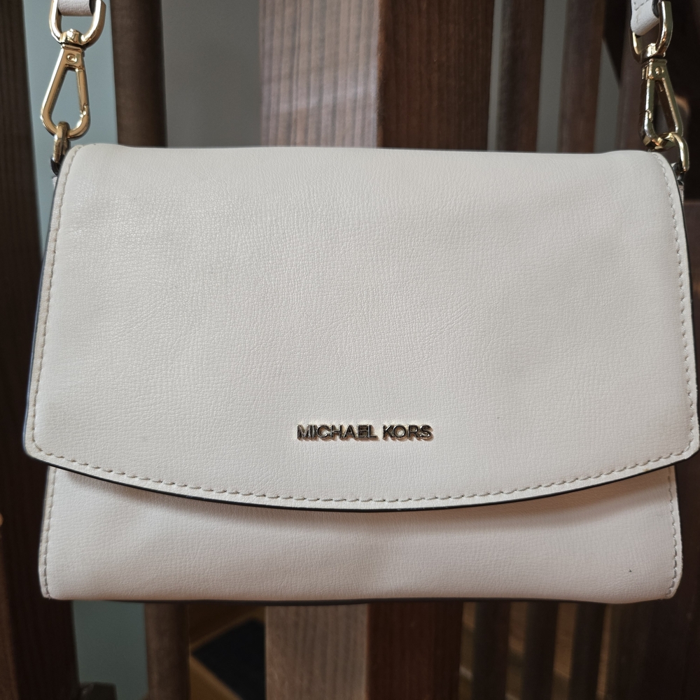 Michael Kors Ellis Medium Leather Messenger Bag